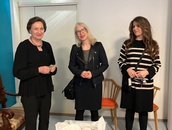 Vasemmalta oikealle: Suomen Kansallismuseon ylijohtaja Elina Anttila, liiketoiminnan kehityspäällikkö Hannele Lindell ja Kokoelmakeskuksen intendentti Heidi Rajala. Kuva: Matti Heimonen